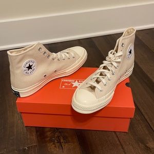 BRAND NEW UNIQUE converse